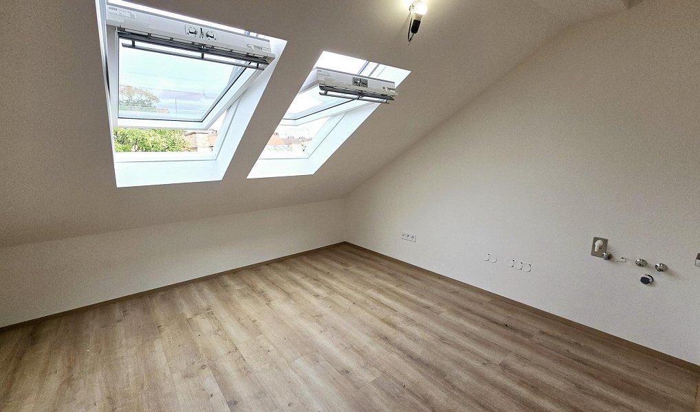 Prodej bytu 1+kk 17 m², Praha – náhled fotky 2