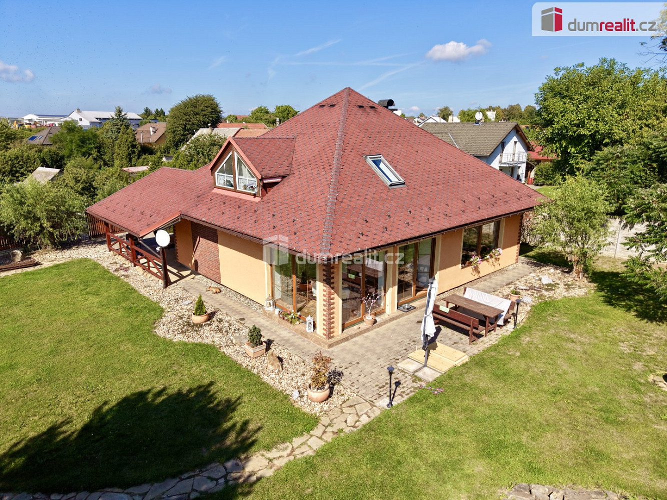 Prodej domu 200 m² s pozemkem 2 055 m²