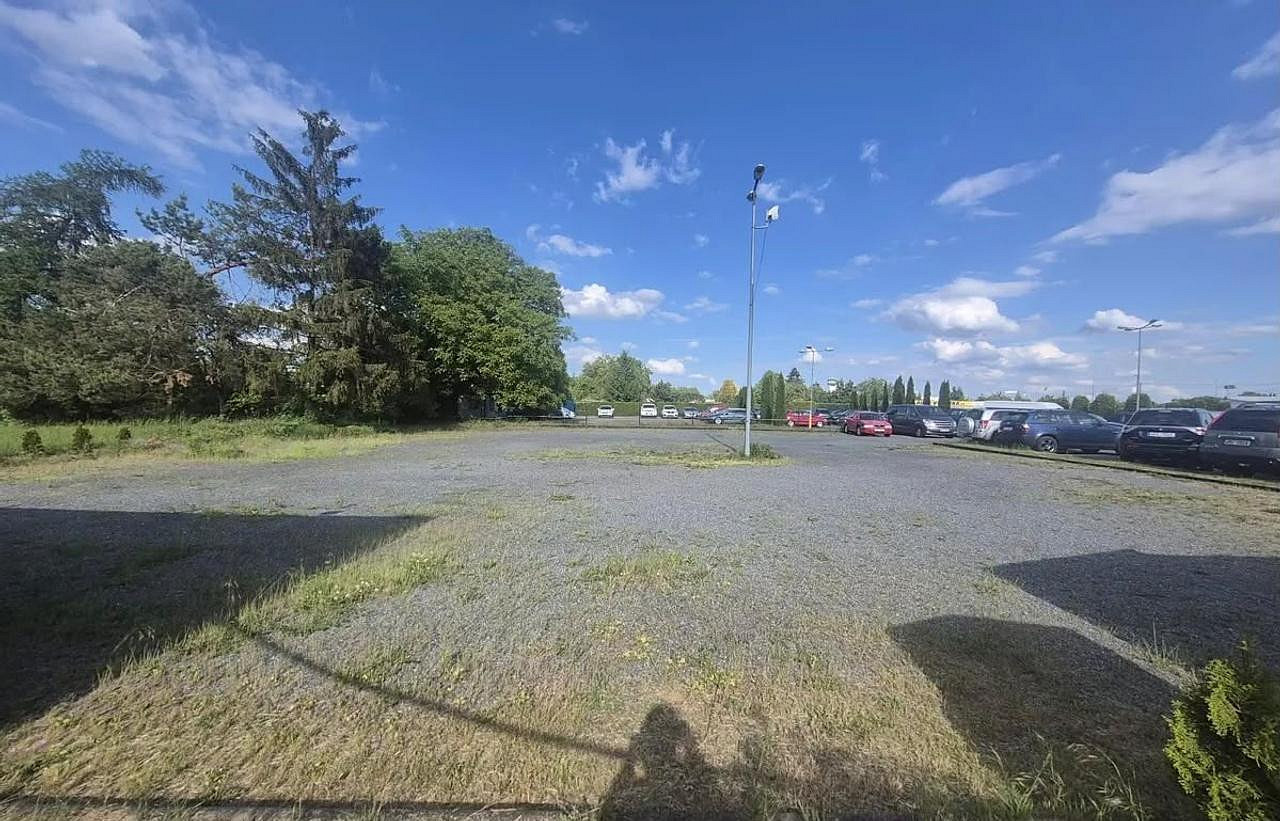 Pronájem komerčního objektu (jiného typu) 500 m²