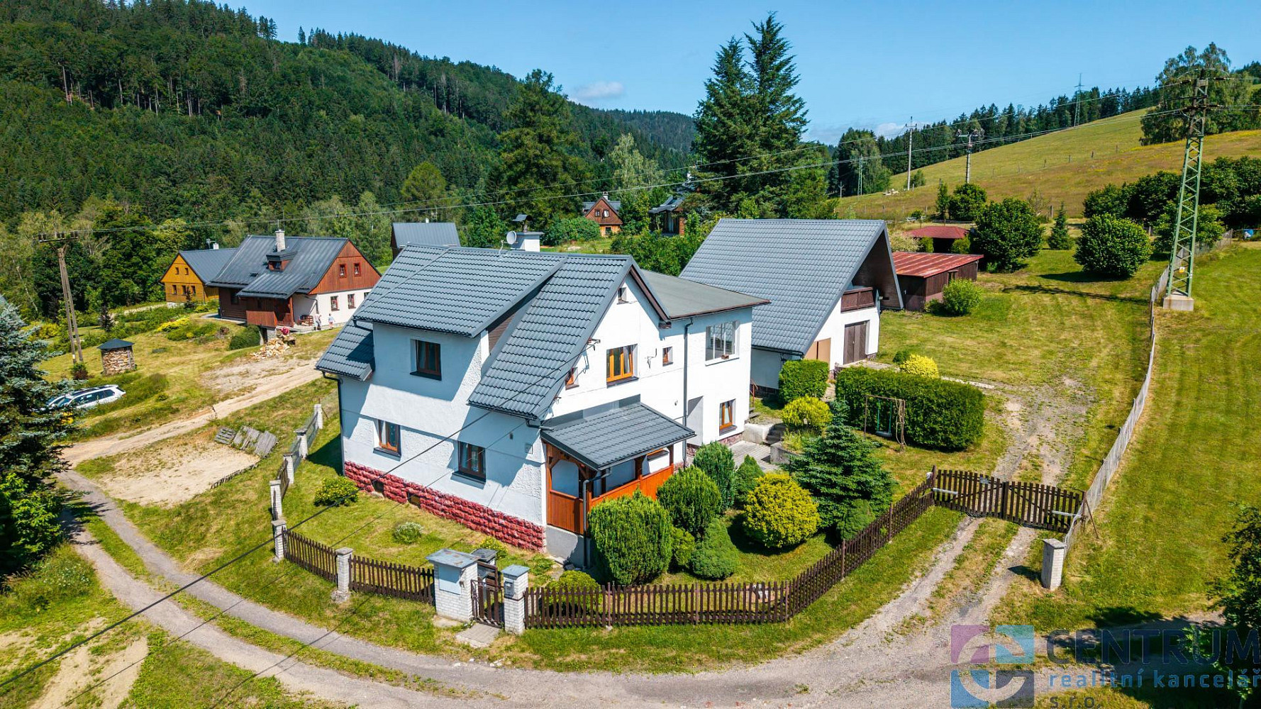 Prodej domu 244 m² s pozemkem 2 438 m² rezervováno