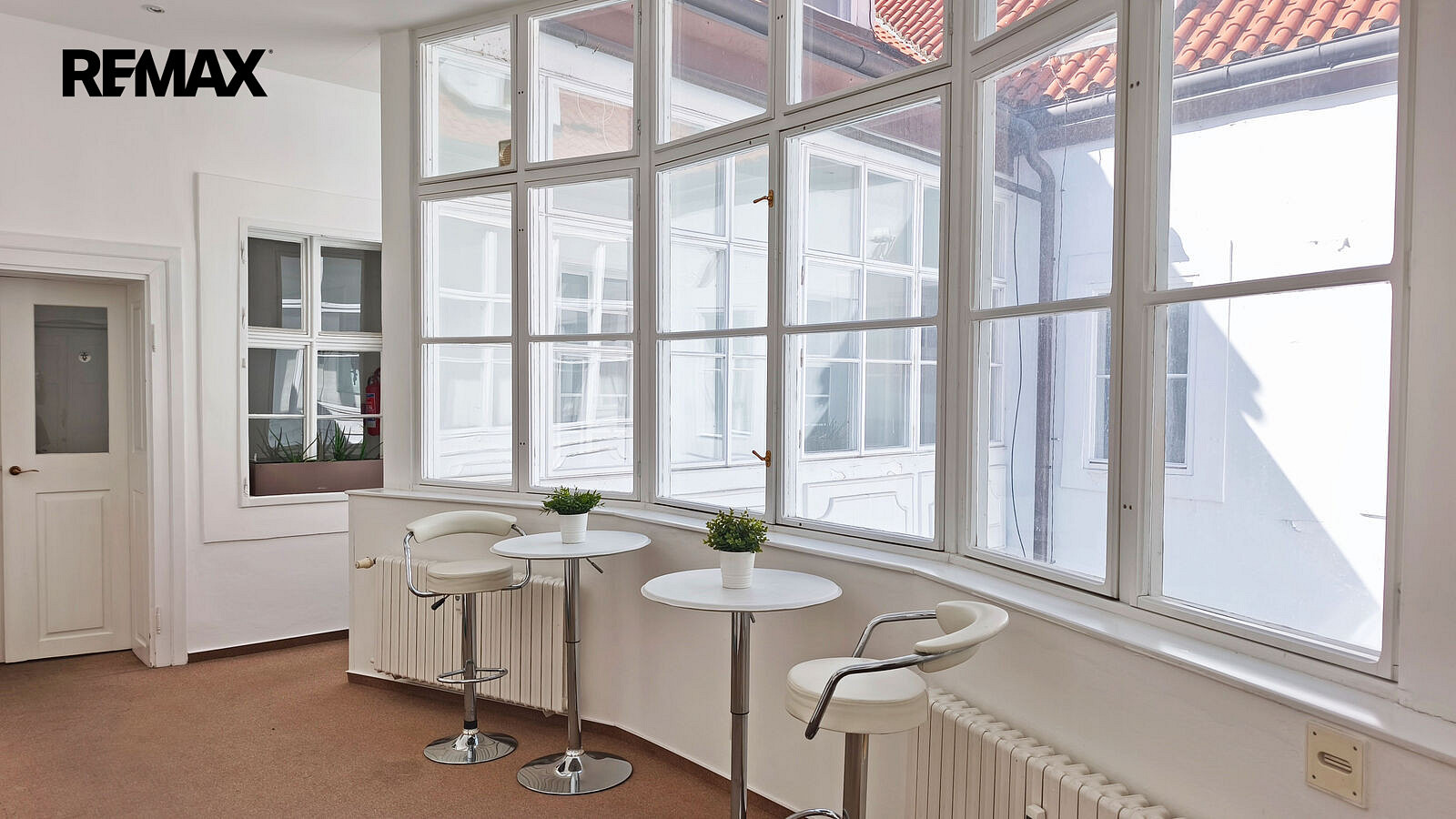 Pronájem obchodních prostor 255 m² – fotografie 2