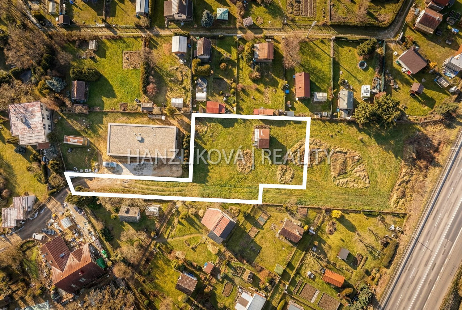Prodej stavebního pozemku 825 m² – fotografie 3