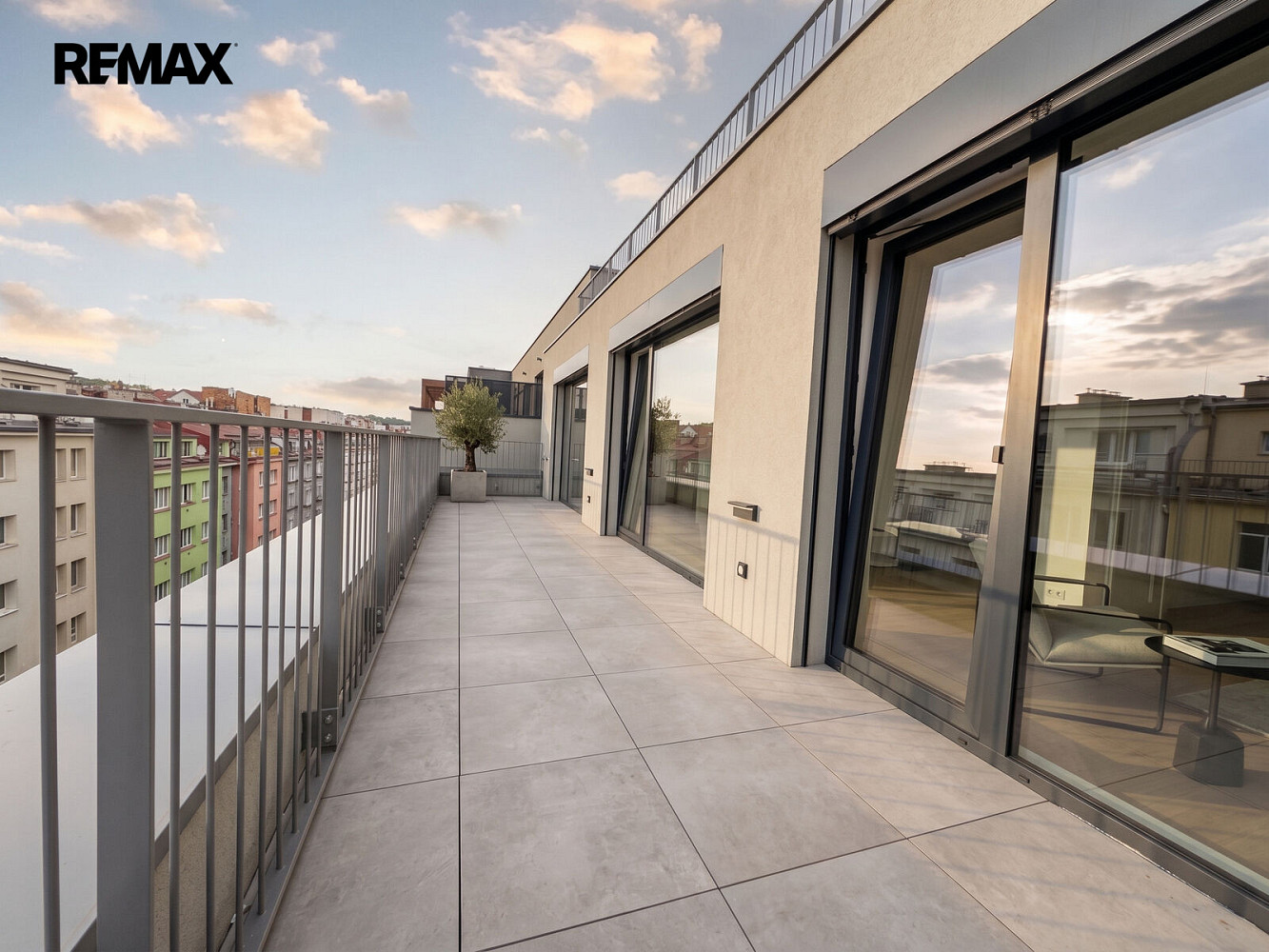 Pronájem bytu 2+kk 77 m²