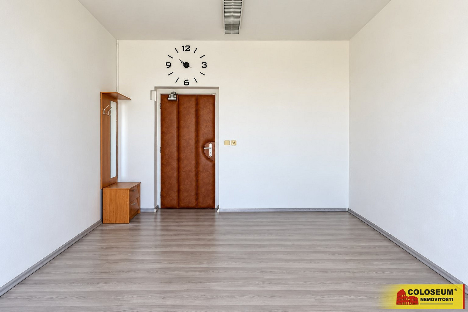 Pronájem kanceláře 24 m² – fotografie 2