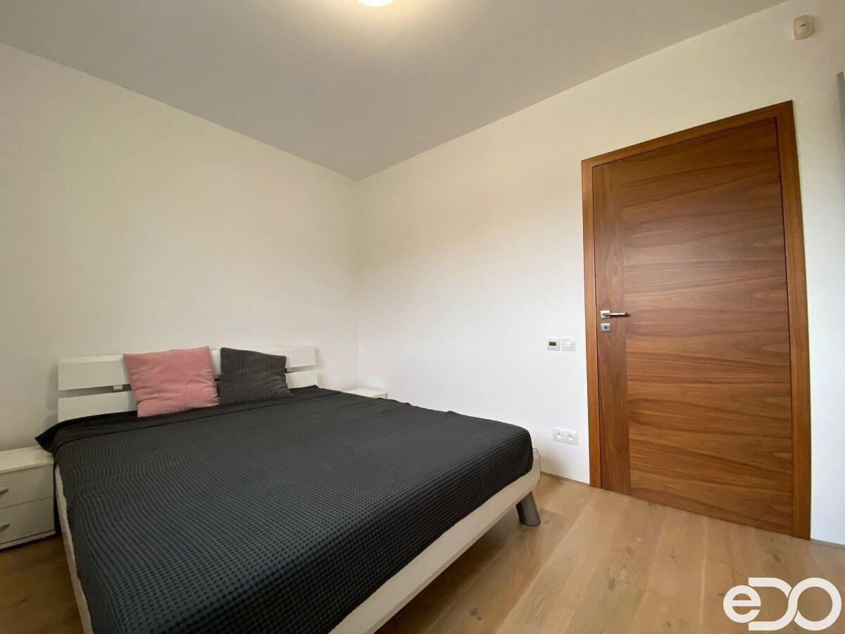 Pronájem bytu 2+kk 48 m² – fotografie 3