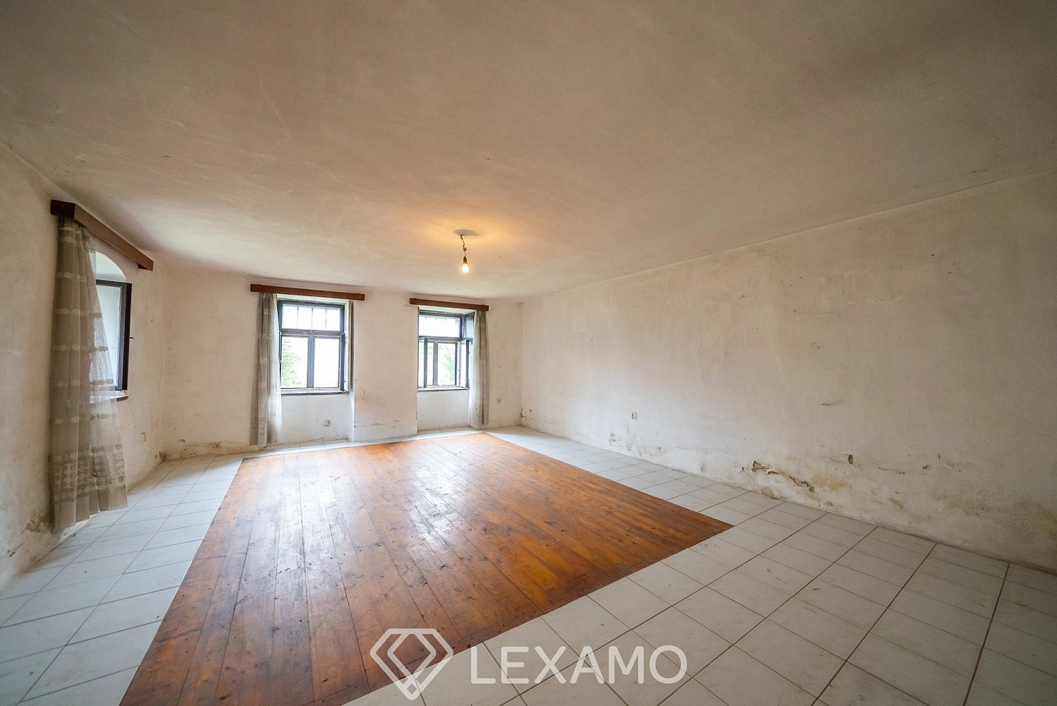 Prodej domu 325 m² s pozemkem 902 m² - Widok 3