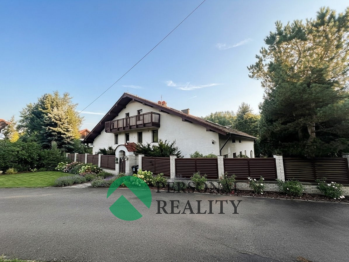 Prodej domu 1 100 m² s pozemkem 2 165 m² – fotografie 2