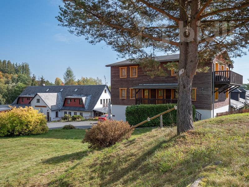 Prodej komerčního objektu (jiného typu) 2 705 m²
