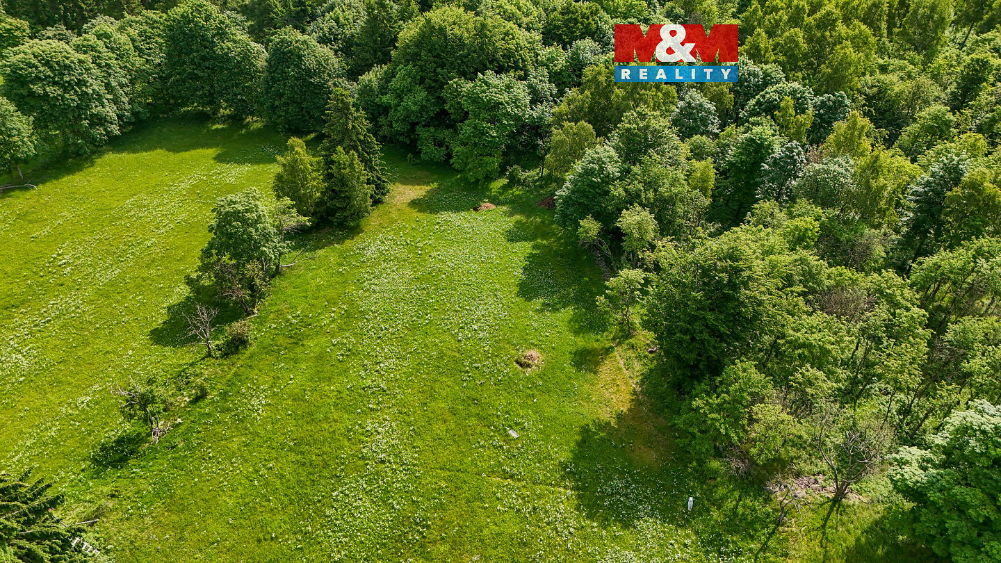 Prodej stavebního pozemku 2 450 m²