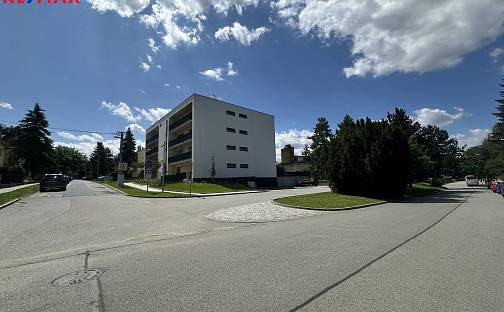 Pronájem garážového stání v bytovém domě ve Slavkově u Brna., Nádražní, Slavkov u Brna, okres Vyškov