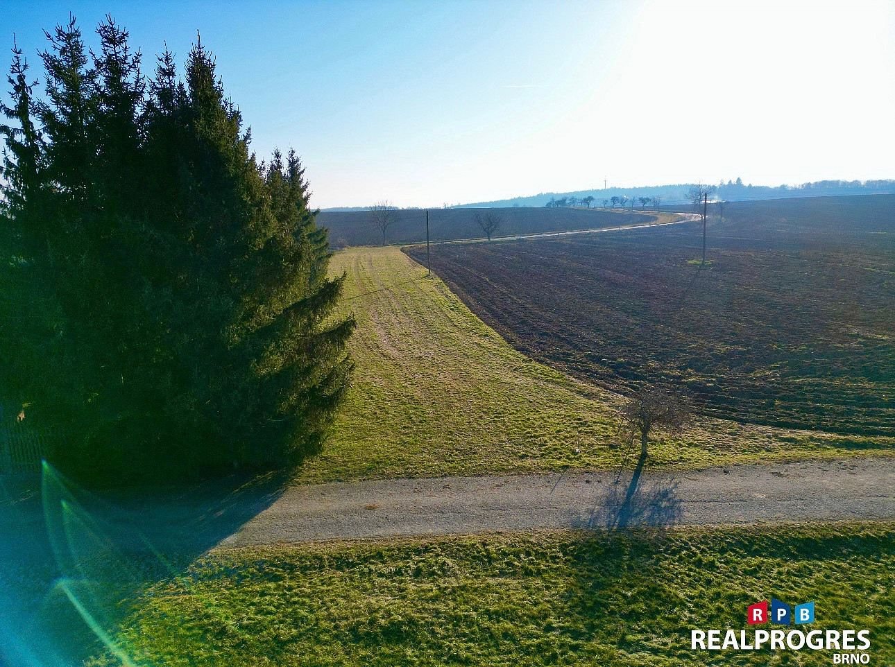 Prodej stavebního pozemku 772 m² – fotografie 2