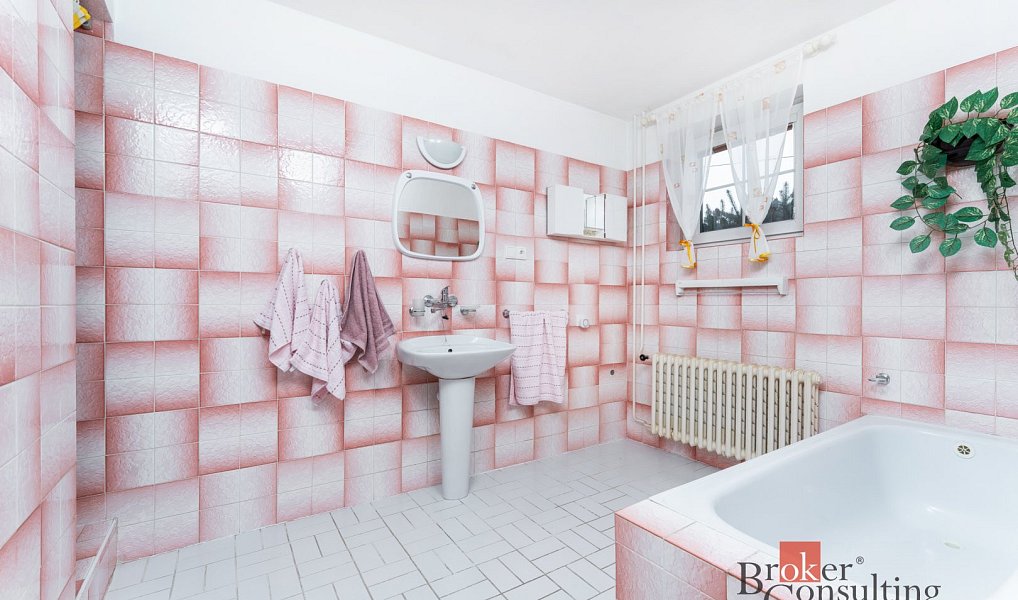 Prodej domu 255 m² s pozemkem 1 050 m², Pila – náhled fotky 7