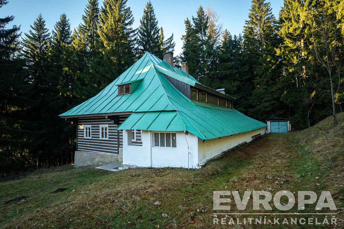 Prodej domu 279 m² s pozemkem 4 102 m²