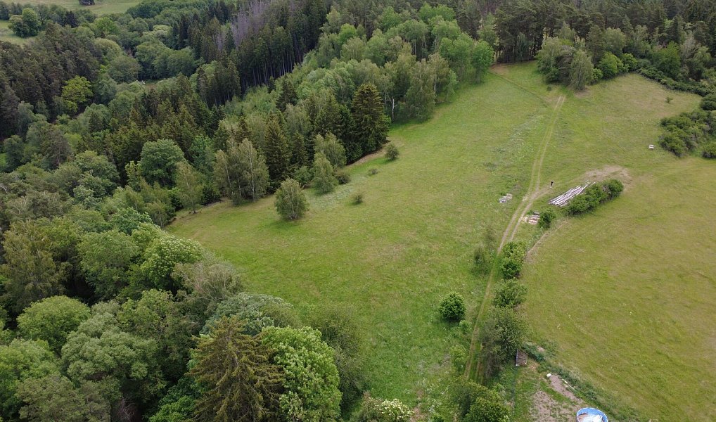 Prodej stavebního pozemku 1 435 m², Planá – náhled fotky 2