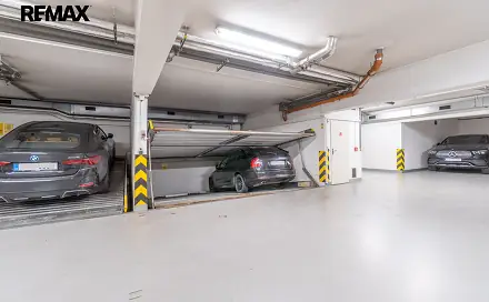 Prodej garážového stání 12 m2, Praha 8 - Libeň, Kašparovo náměstí, Praha 8 - Libeň