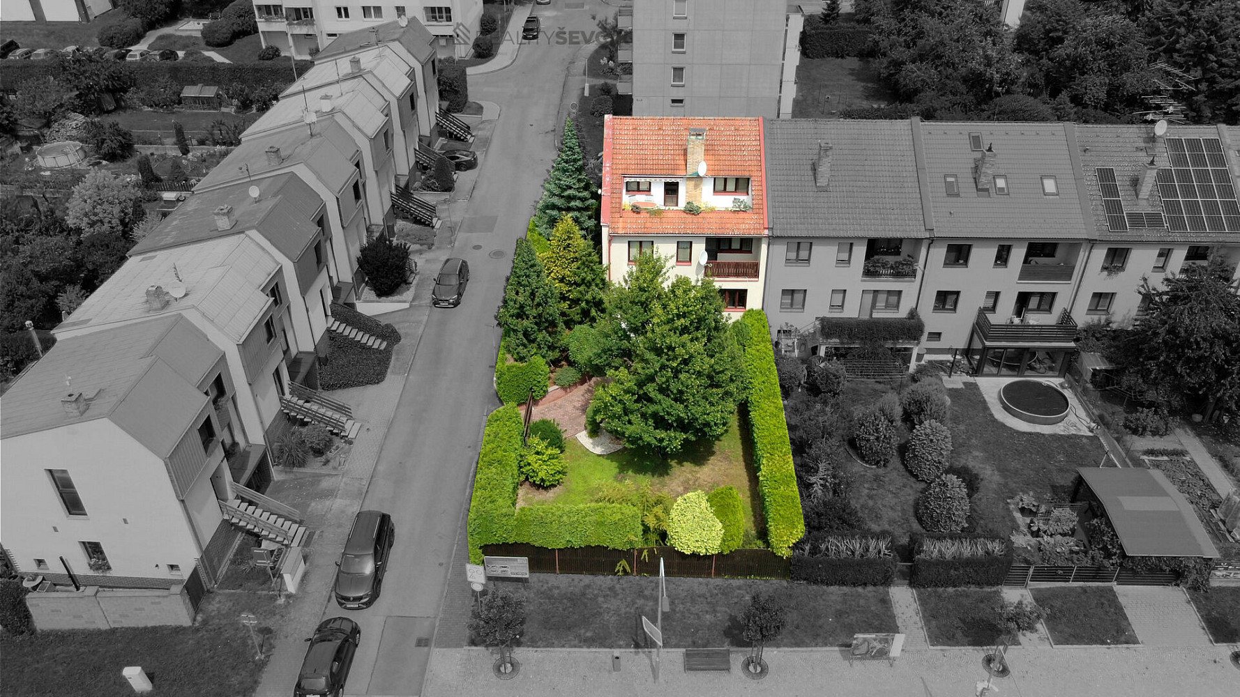 Prodej domu 338 m² s pozemkem 404 m² – fotografie 2