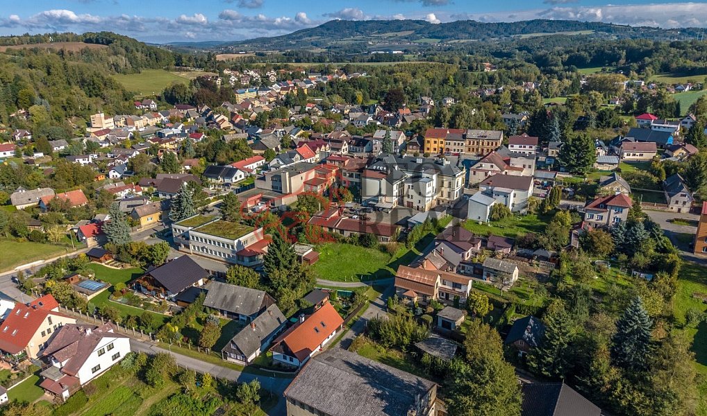 Prodej domu 250 m² s pozemkem 496 m², Rovensko pod Troskami – náhled fotky 22