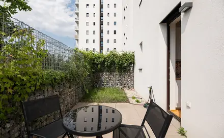 Pronájem bytu 2+kk 42 m², V třešňovce, Praha 9 - Hrdlořezy
