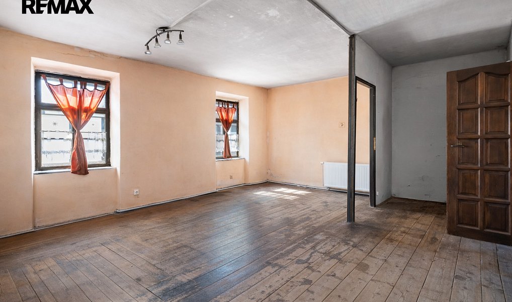 Prodej zemědělského objektu 951 m², Hluboké Dvory – náhled fotky 11