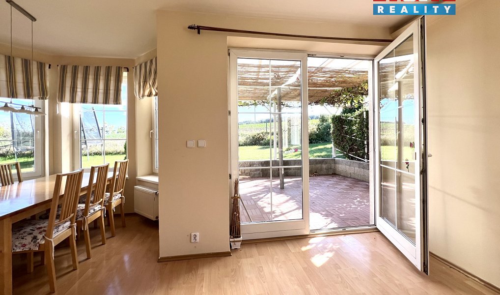 Prodej domu 200 m² s pozemkem 831 m², Panenské Břežany – náhled fotky 3