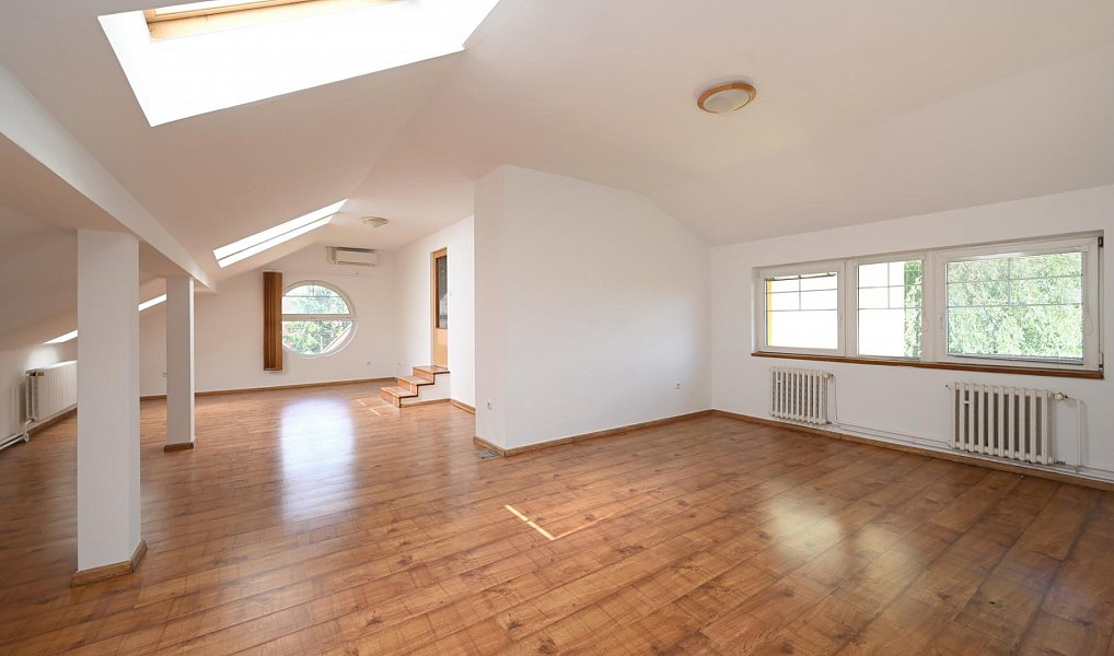 Pronájem domu 454 m² s pozemkem 726 m², Praha – náhled fotky 22