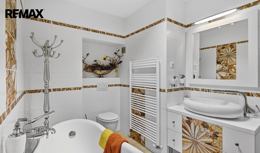 Prodej domu 338 m² s pozemkem 6 193 m², Jince – náhled fotky 8