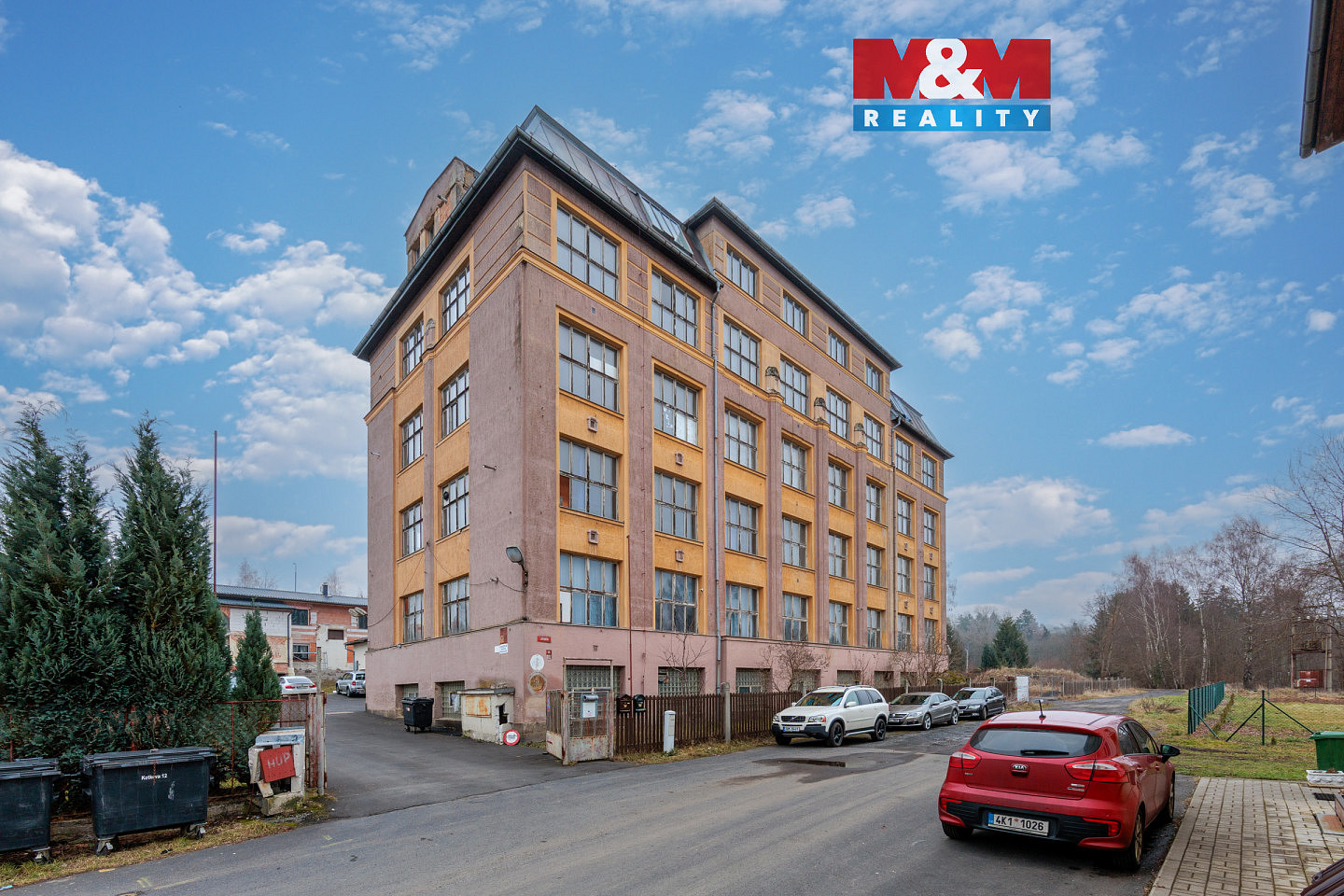 Prodej nájemního domu, činžáku 2 400 m²