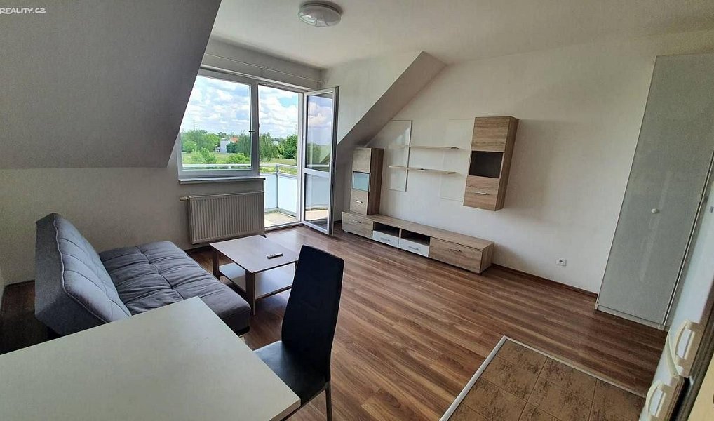Prodej bytu 1+kk 35 m², Praha – náhled fotky 2