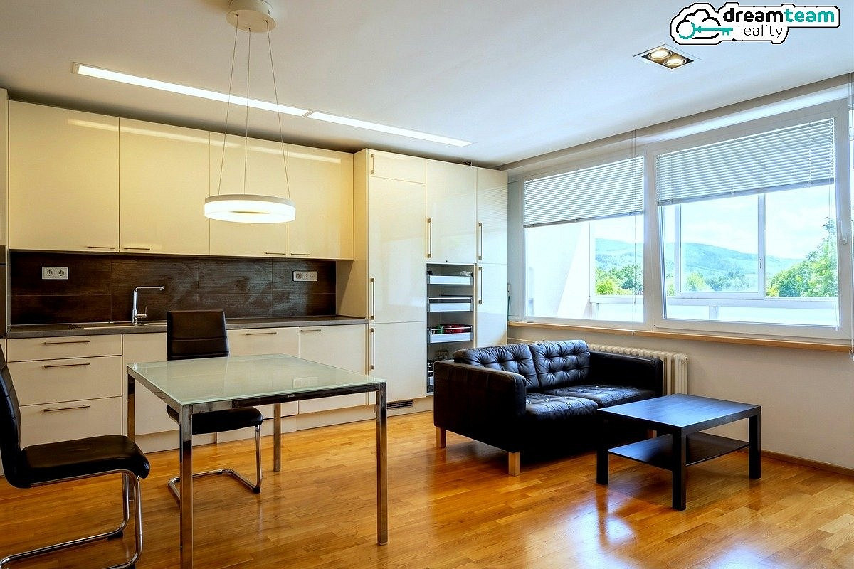 Pronájem bytu 4+kk 75 m² – fotografie 2