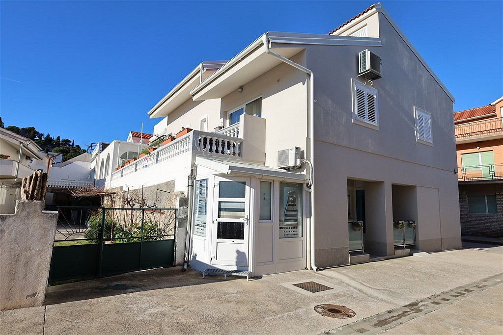 Prodej domu 400 m² s pozemkem 150 m²