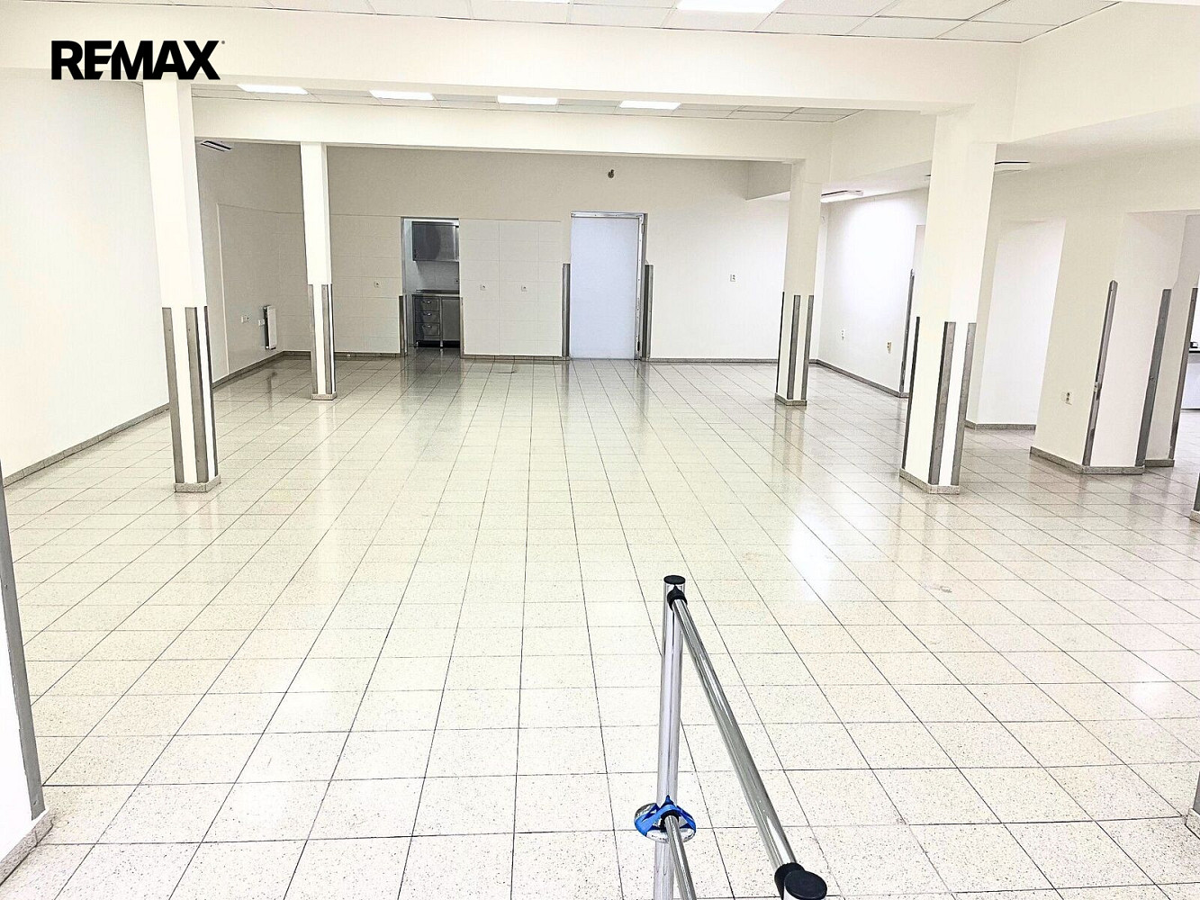 Pronájem obchodních prostor 224 m² – fotografie 2
