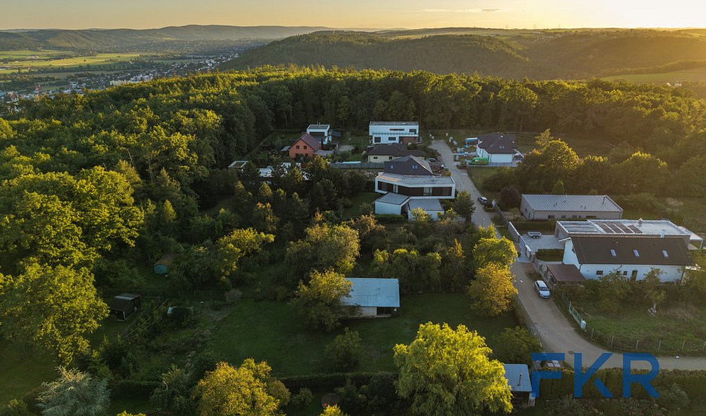 Prodej stavebního pozemku 886 m², Praha – náhled fotky 3