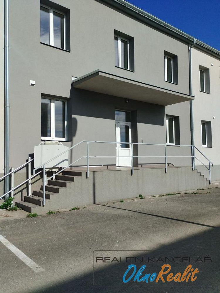 Pronájem bytu 2+1 39 m² – fotografie 2