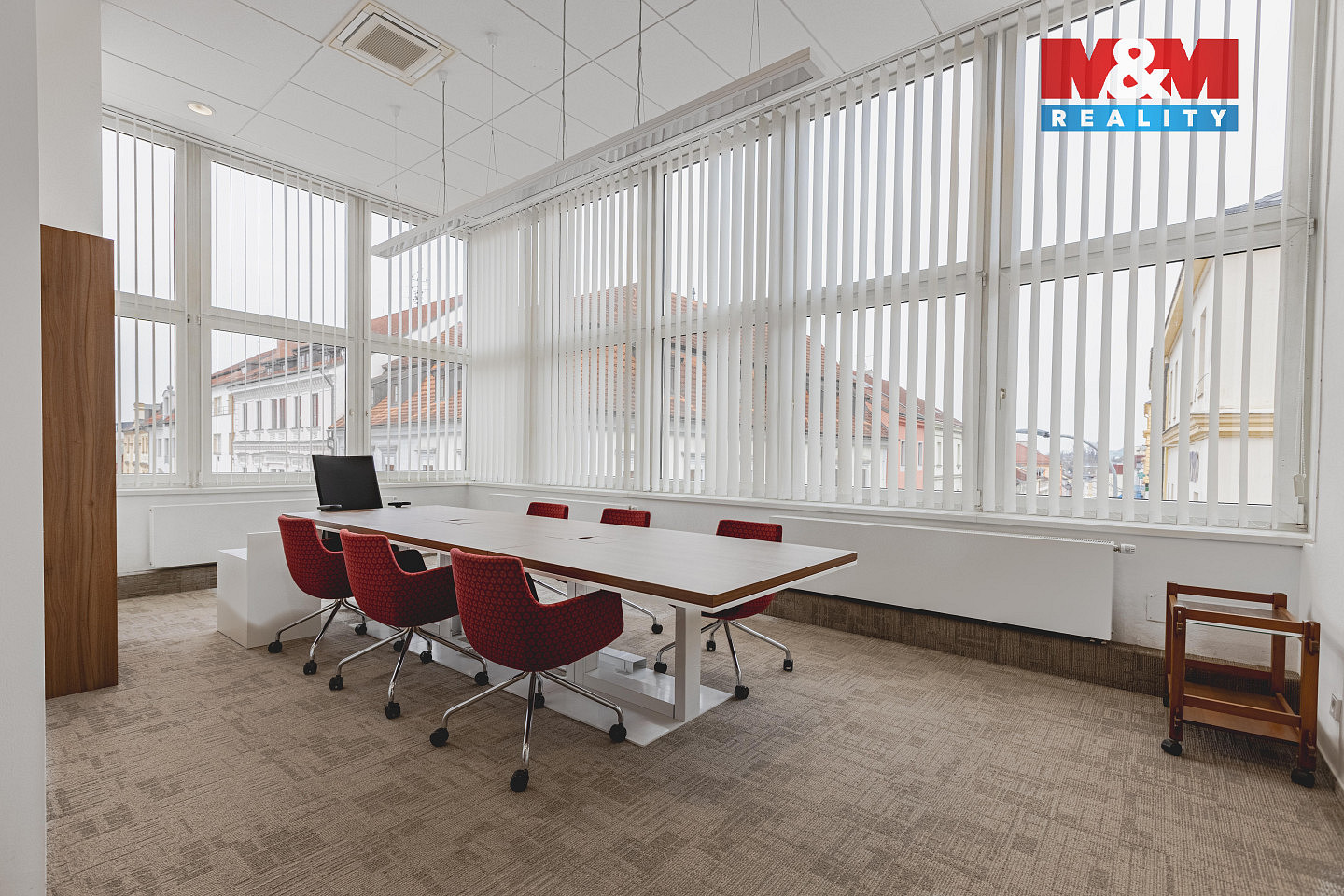 Pronájem kanceláře 396 m² – fotografie 2