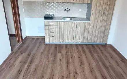 Pronájem bytu 1+kk 16 m², Nádražní, Benešov nad Ploučnicí, okres Děčín