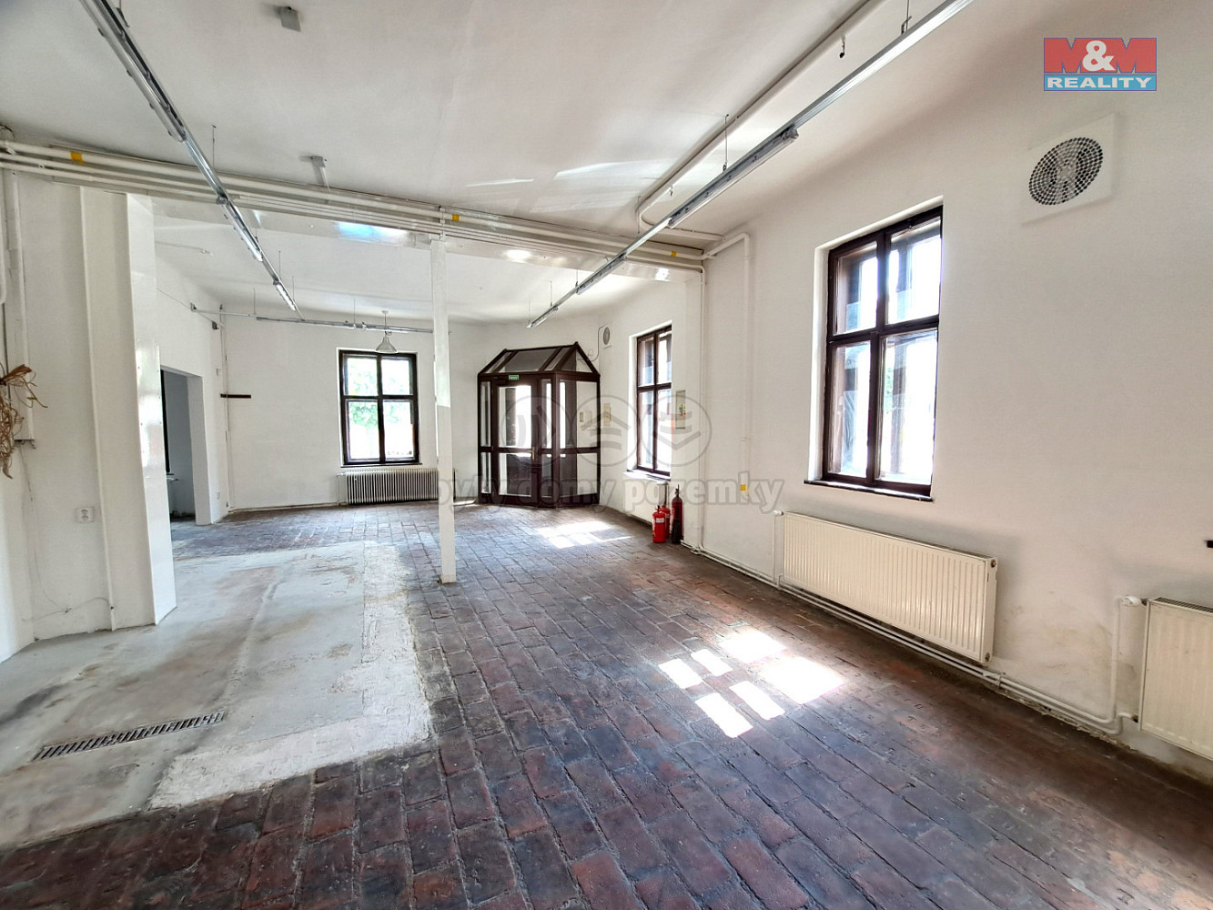 Pronájem obchodních prostor 221 m²