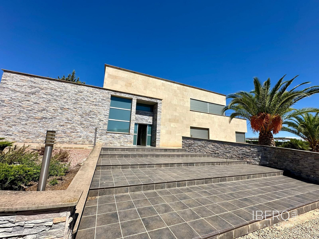 Prodej domu 332 m² s pozemkem 4 500 m²