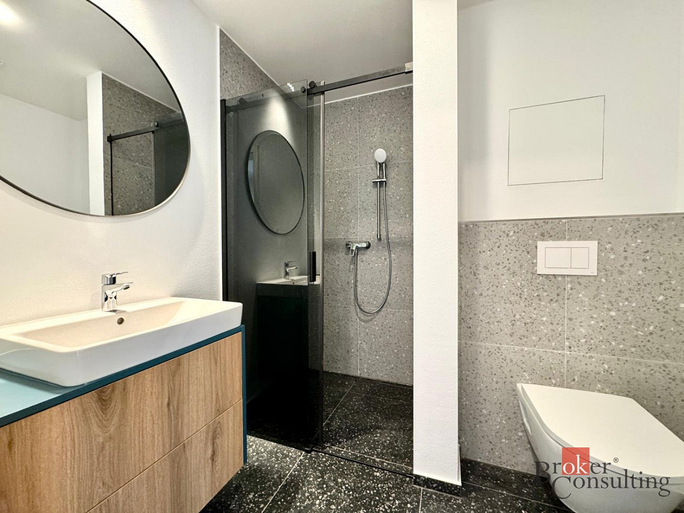 Pronájem bytu 1+kk 40 m² – fotografie 2