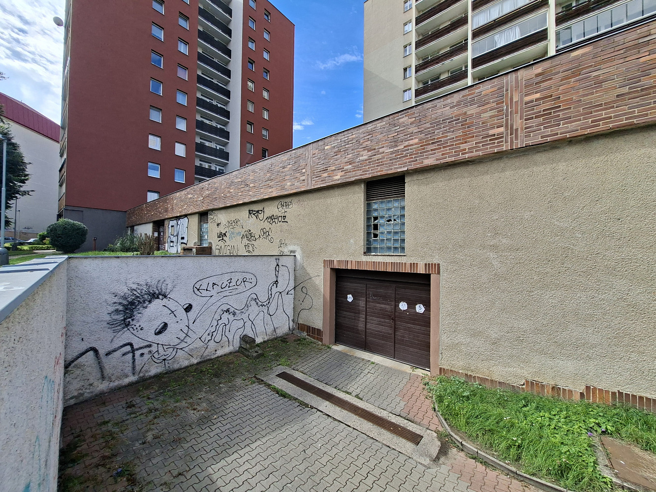 Pronájem garážového stání, 16m2 - ul. Ke Strašnické, Praha 10