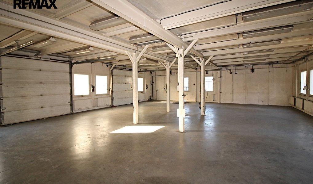 Prodej výrobních prostor 2 700 m², Zliv – náhled fotky 6