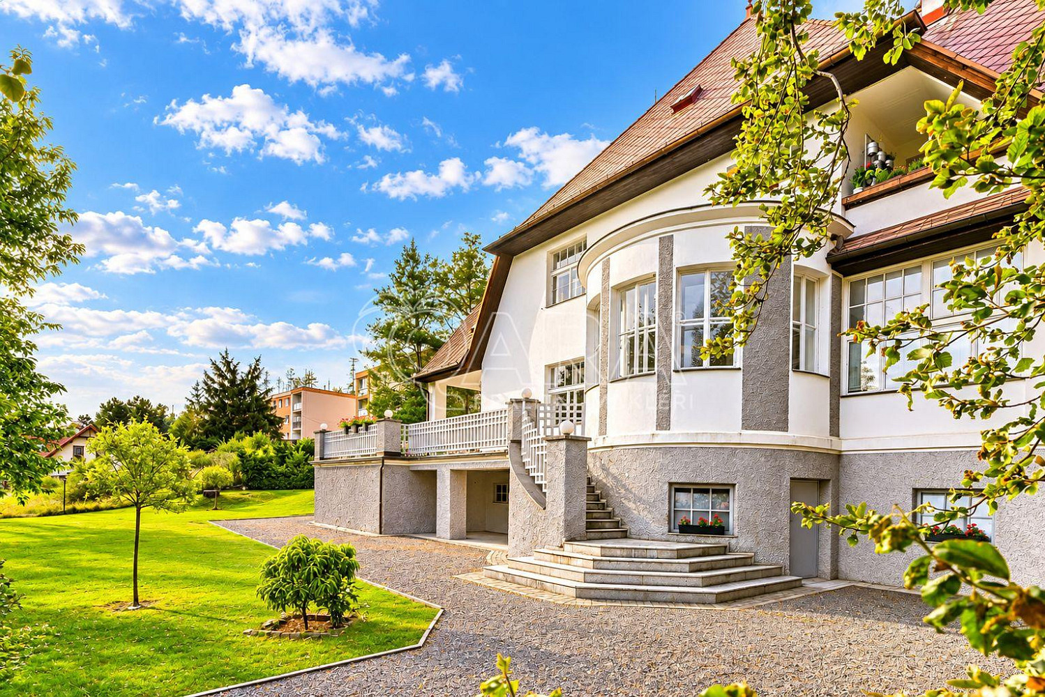 Prodej komerčního objektu (jiného typu) 747 m²