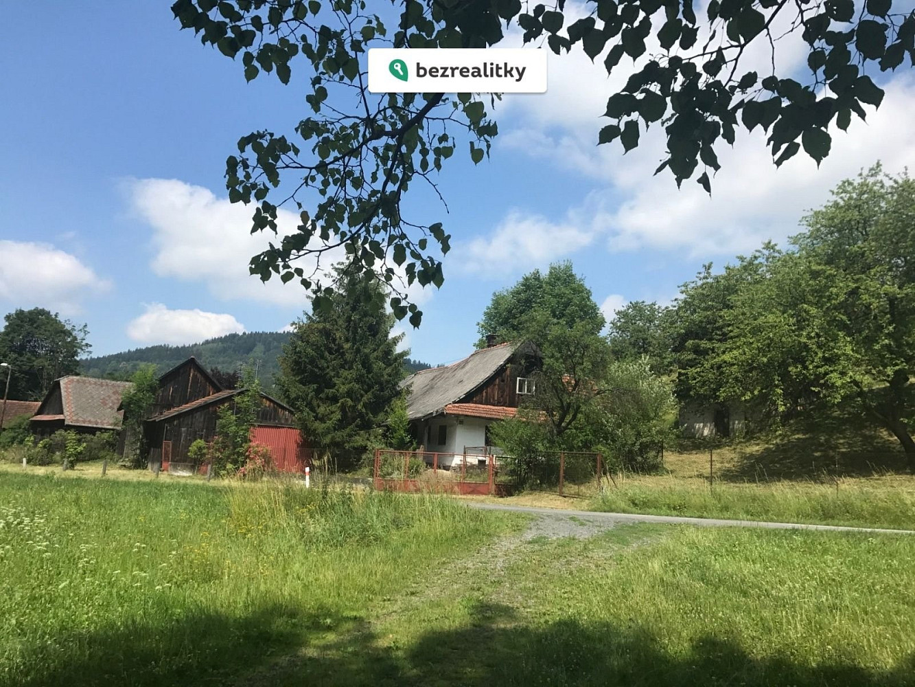 Prodej domu 191 m² s pozemkem 3 707 m²