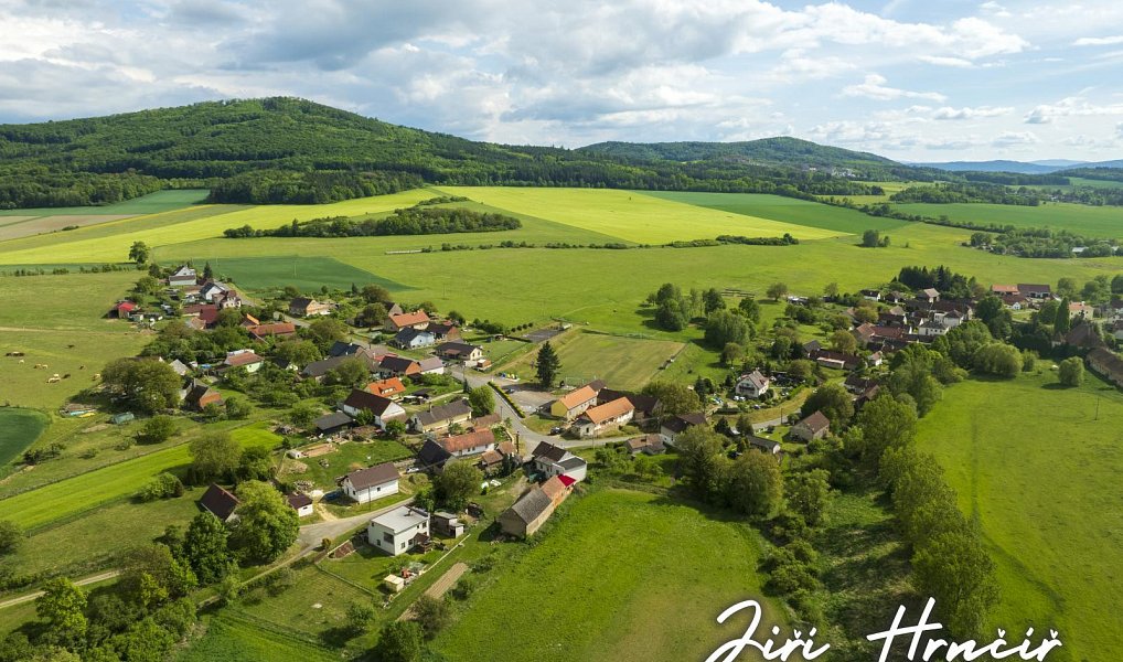Prodej stavebního pozemku 994 m², Ježovy – náhled fotky 3