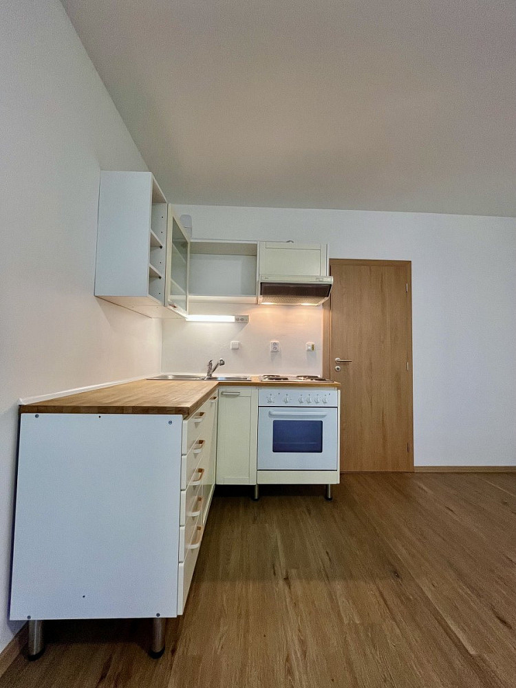 Pronájem bytu 1+kk 27 m² – fotografie 2