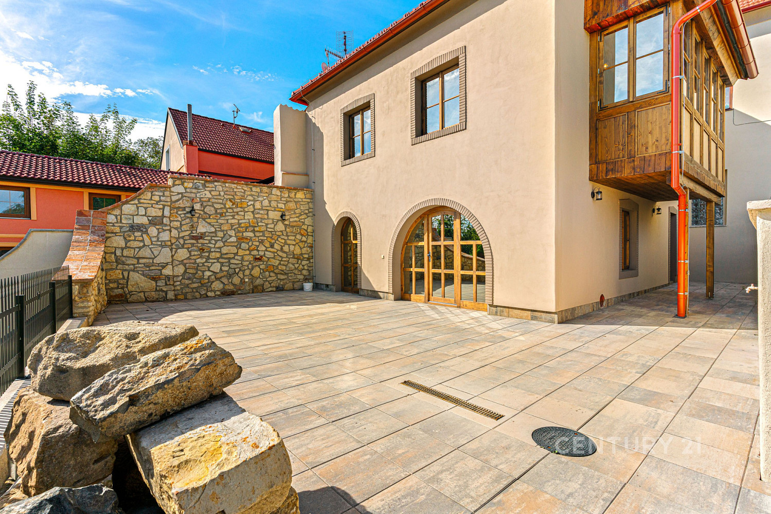 Prodej nájemního domu, činžáku 370 m²