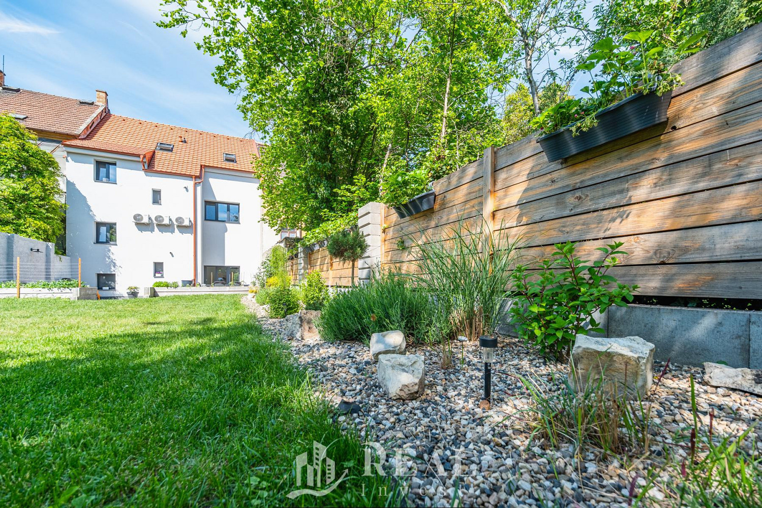 Prodej domu 240 m² s pozemkem 400 m² – fotografie 2