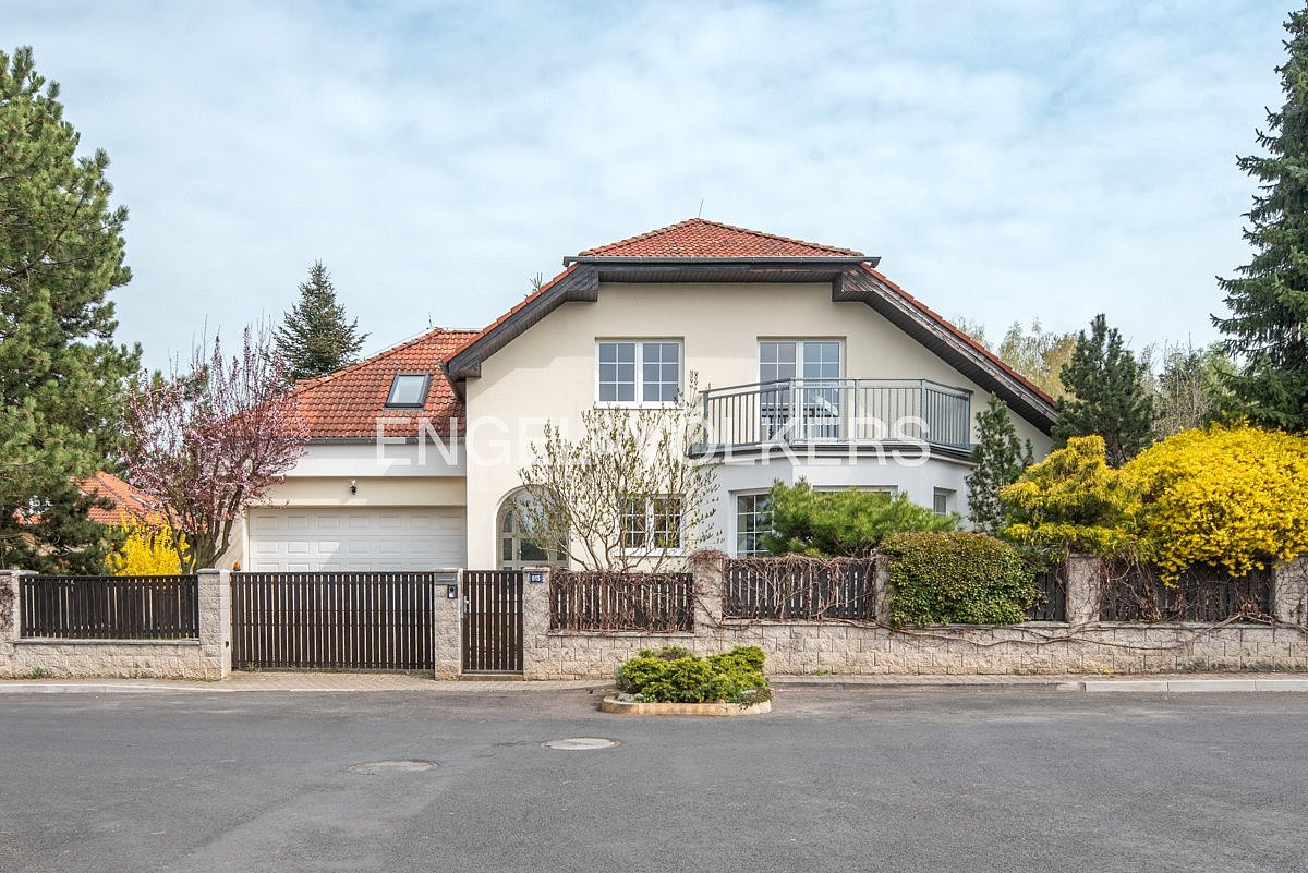 Prodej domu 403 m² s pozemkem 999 m²