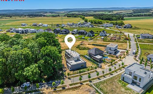 Prodej domu 378 m² s pozemkem 1 049 m², Vysoký Újezd, okres Beroun