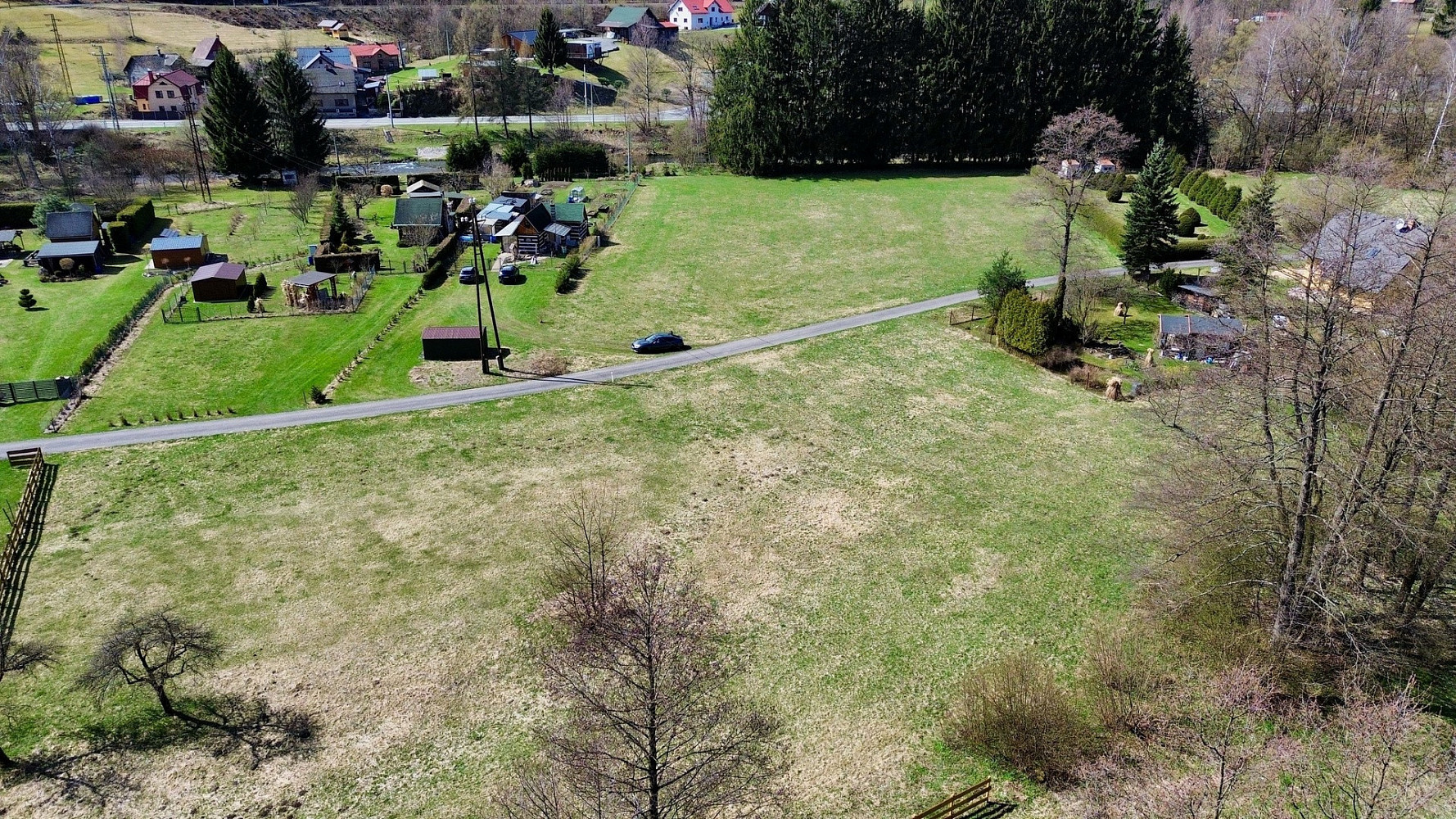 Prodej stavebního pozemku 3 072 m² – fotografie 3