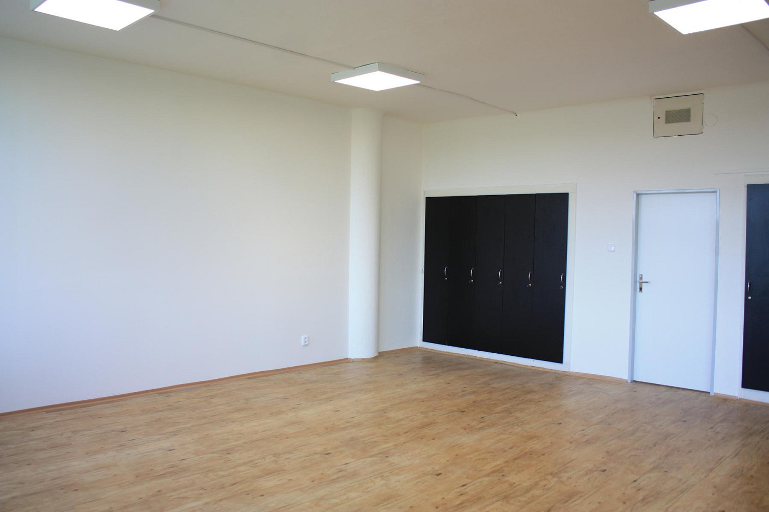 Pronájem kanceláře 45 m² – fotografie 3